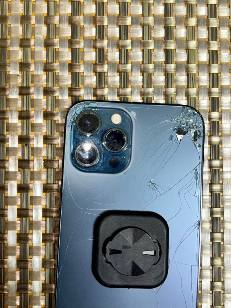 iPhone 12 Pro Max 128GB背面ひび割れ画面以上割れ