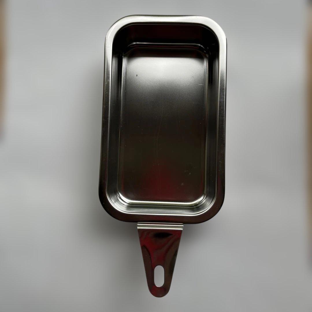 受皿がついた箱型の銅おろし金