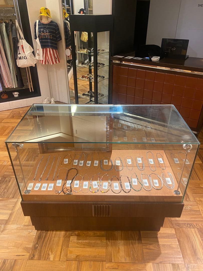 店舗で使用していたガラス什器2個セット