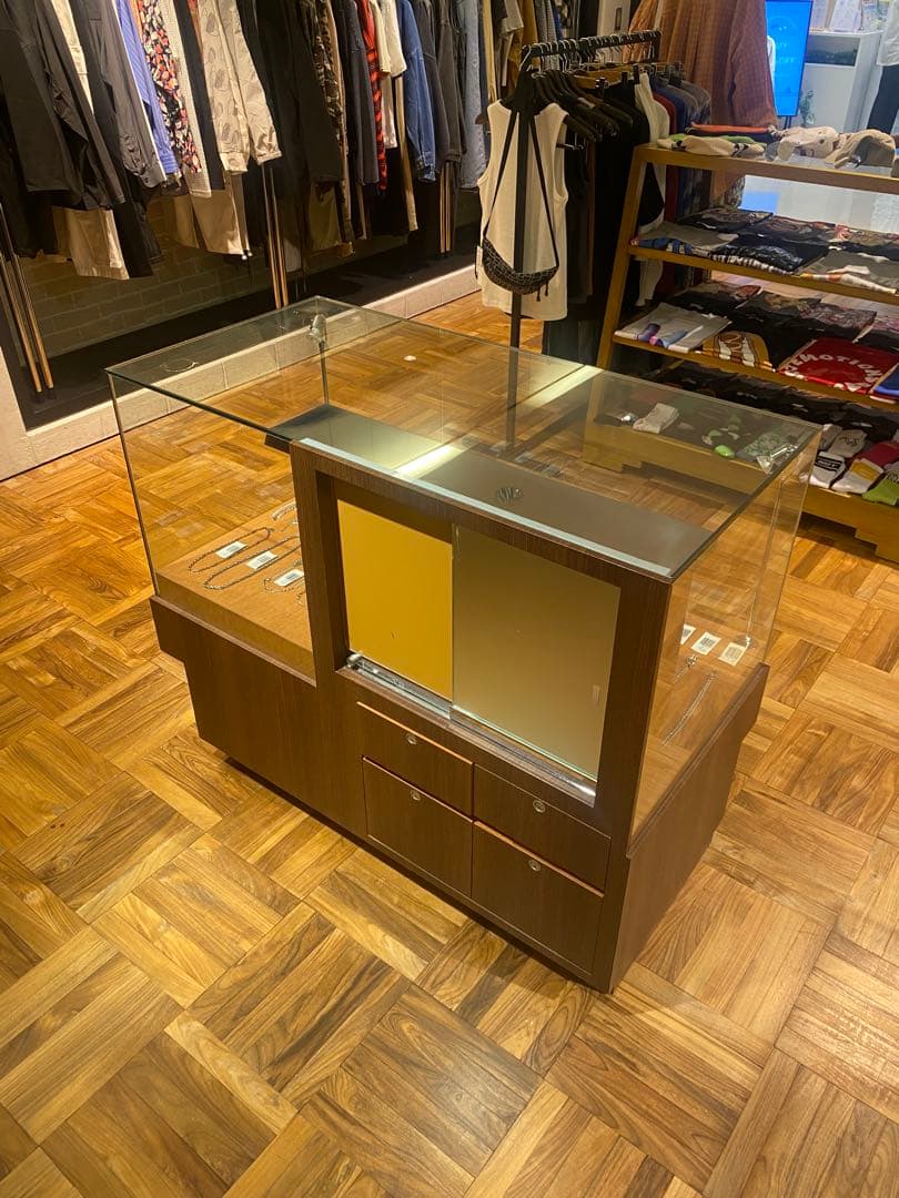 店舗で使用していたガラス什器2個セット