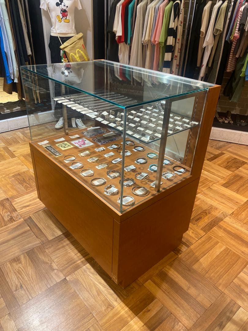 店舗で使用していたガラス什器2個セット