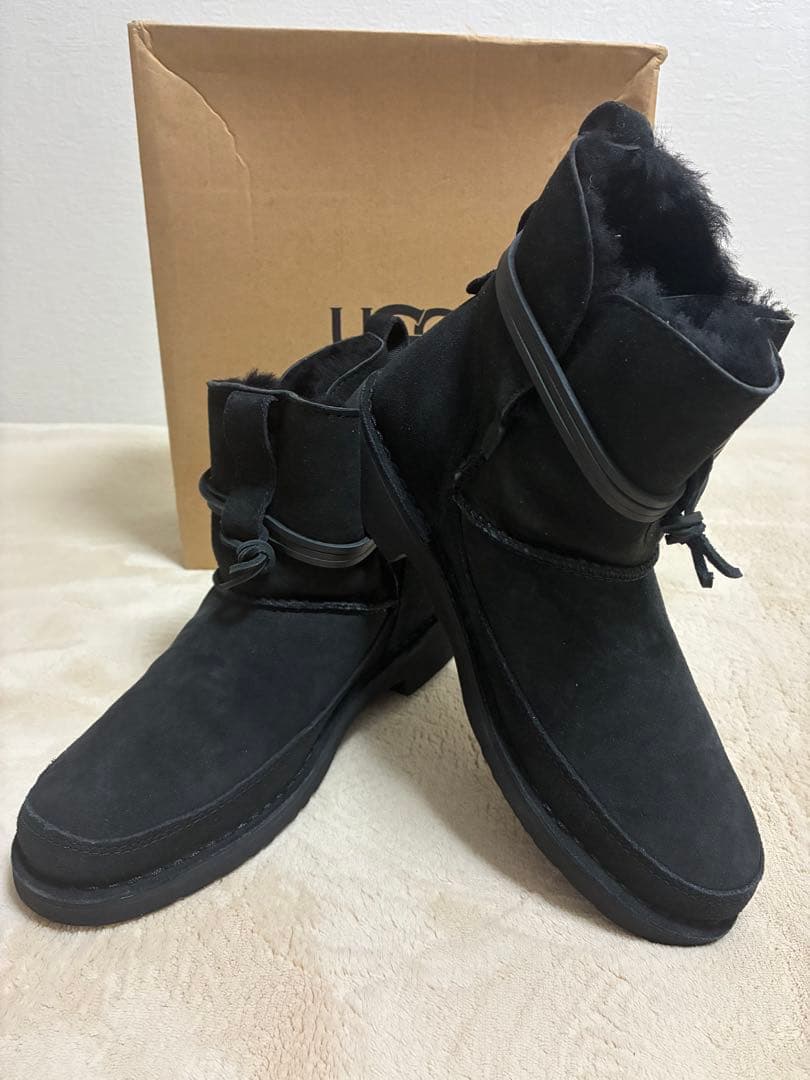 新品未使用！UGG ブラック ムートンブーツ　黒　24cm