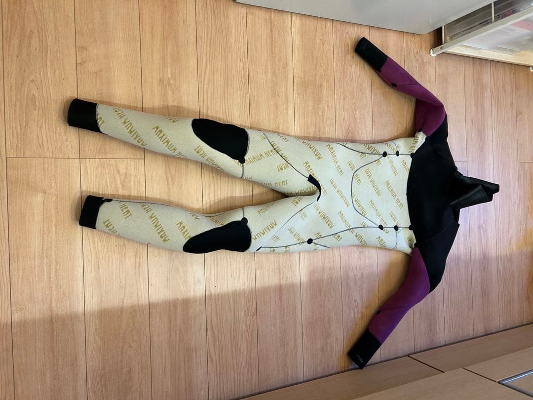 【新品同等！】定価77,000円！セミドライウェットスーツ Mサイズ