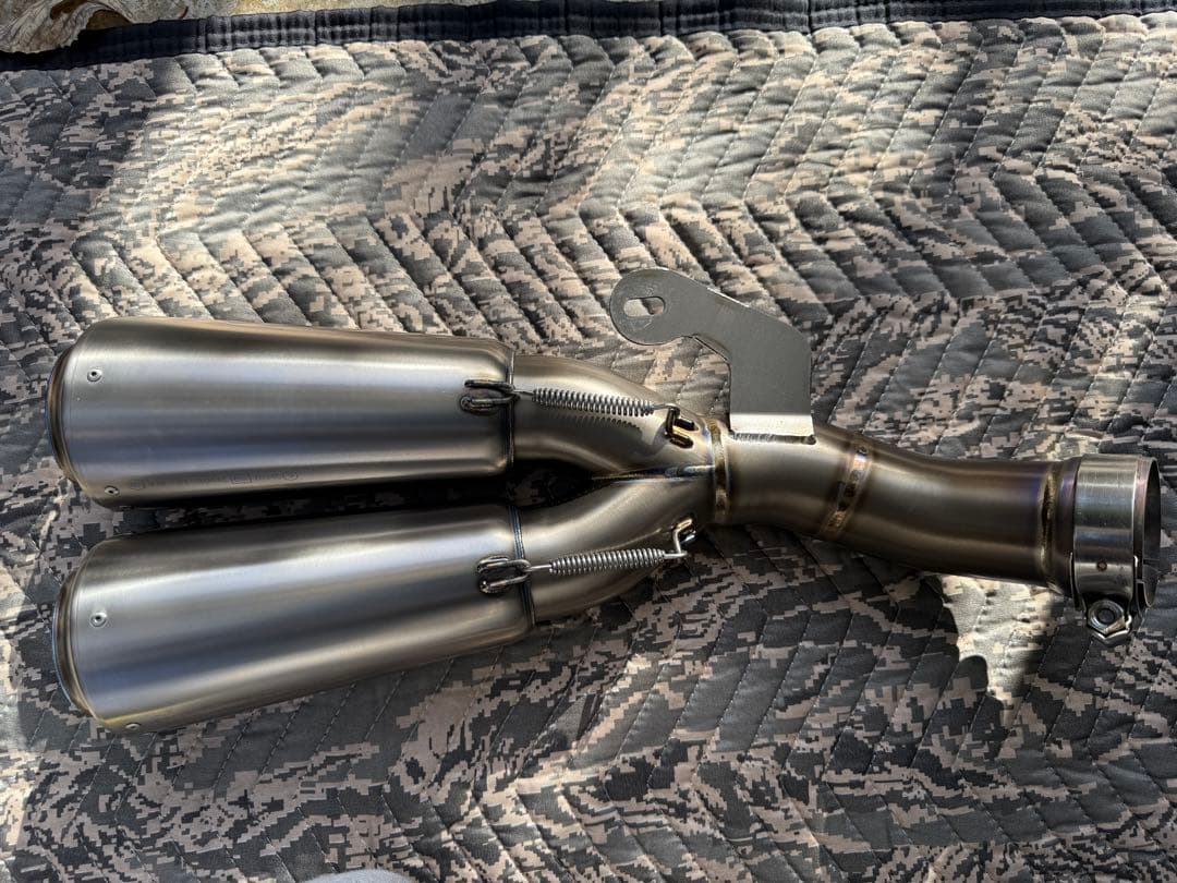 UNIT GARAGE製チタンマフラー　 R nineTシリーズ用