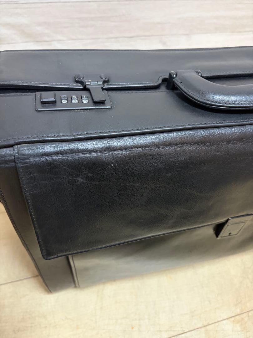 モンブラン マイスターシュテュック レザー アタッシュケース ロック付