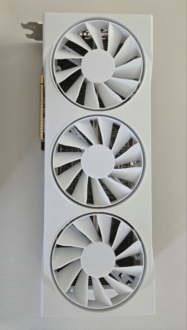 グラフィックボード・グラボ・ビデオカード XFX Swift AMD Radeon RX 9070 XT White