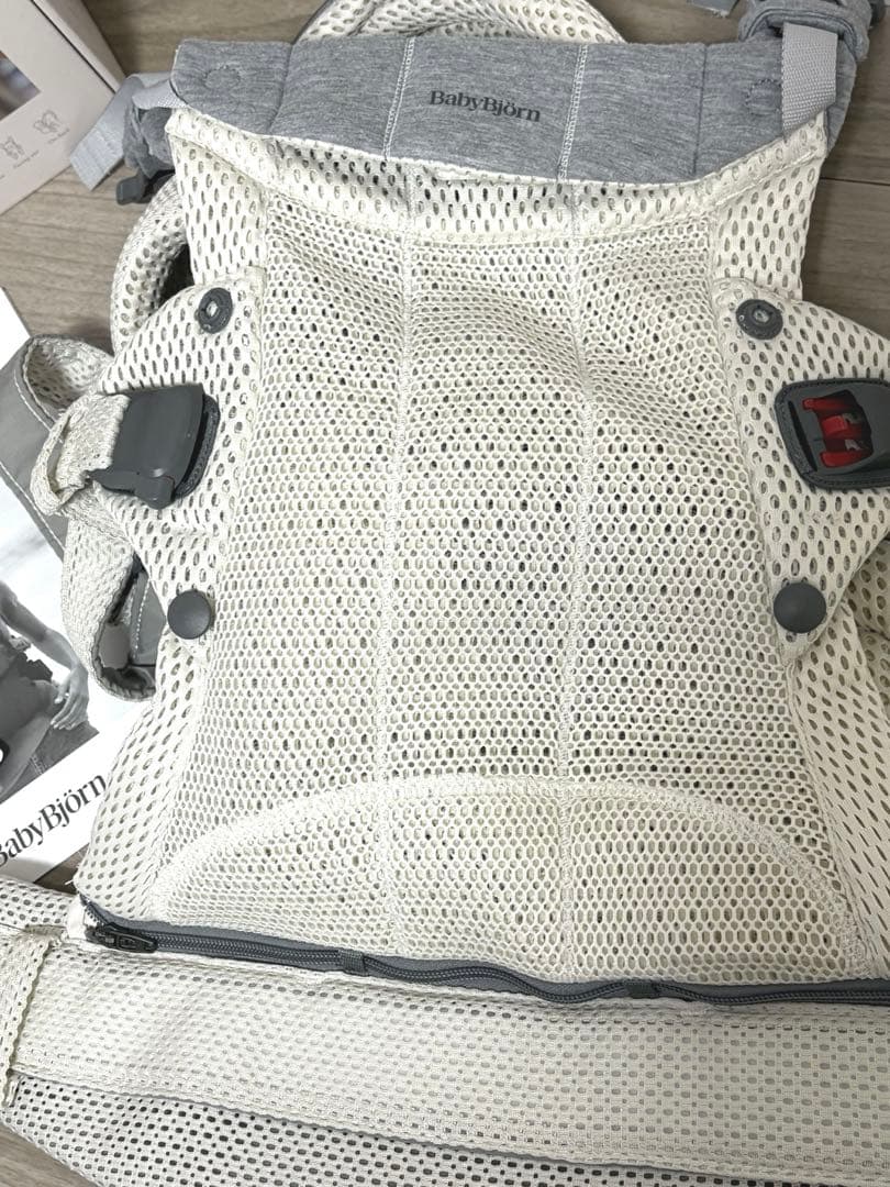 【美品】BabyBjornベビービョルン抱っこ紐ベビーキャリアハ－モニ－クリーム