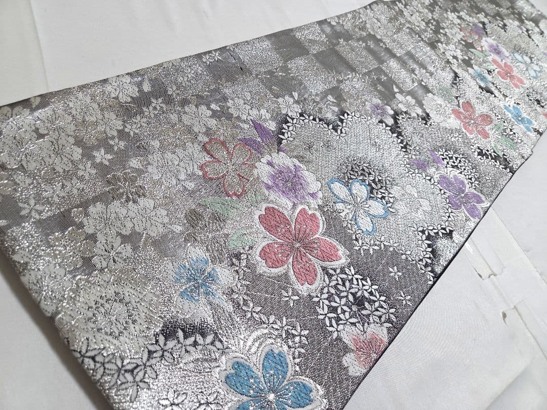 B◆着物くつろぎ 桜の花模様 銀糸 黒 市松 六通 正絹 フォーマルな袋帯