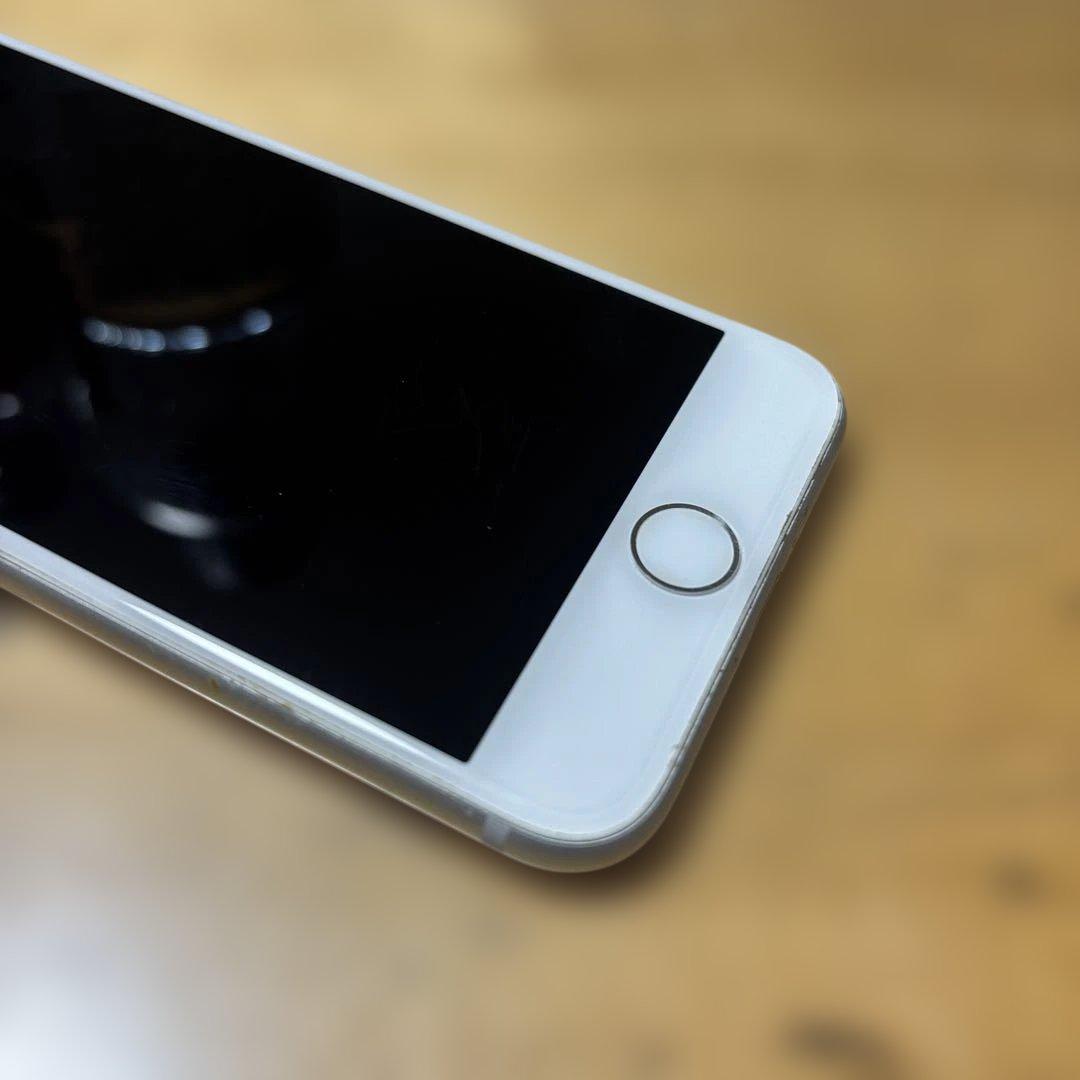 Apple iPhone 8 64GB docomo SIMロック解除済 本体