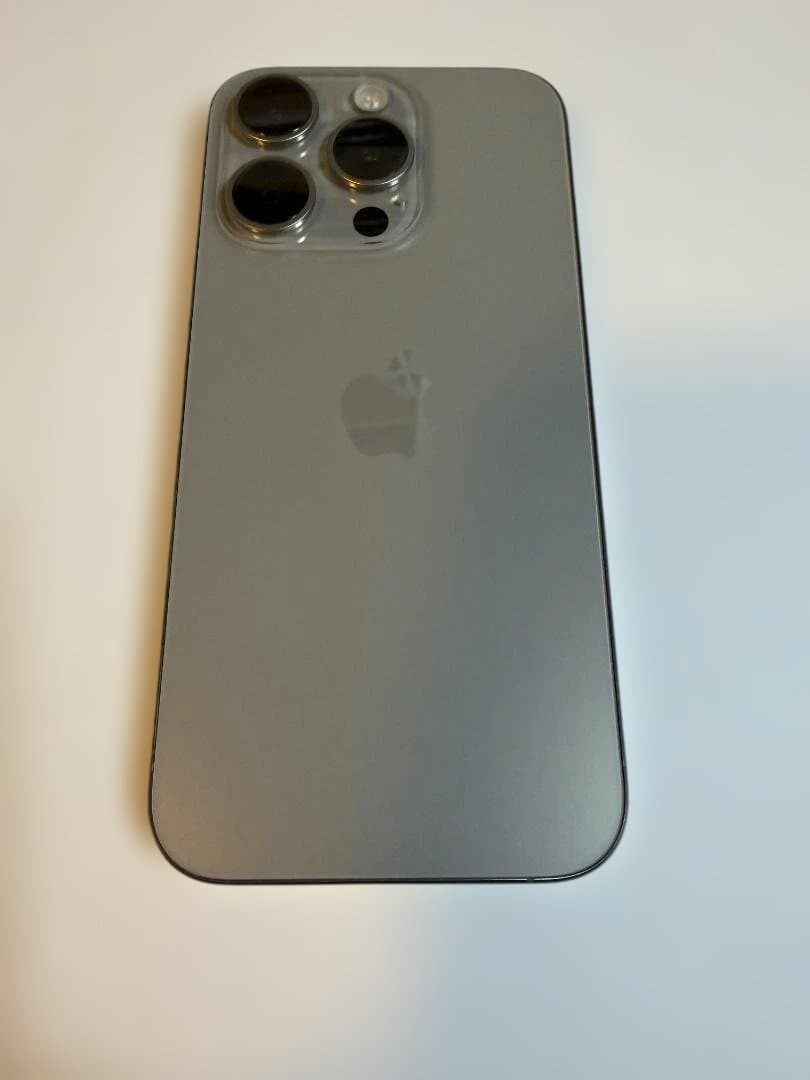 iPhone 15 Pro ナチュラルチタニウム 充電ケーブル付