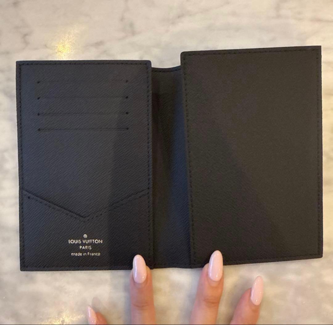 LOUIS VUITTON　パスポートケース ブラック