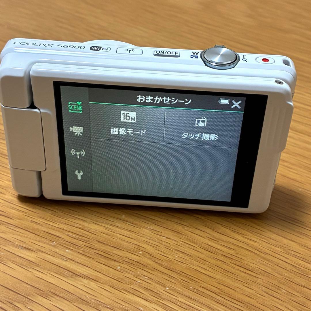 Nikon COOLPIX S6900 12倍ズームコンパクト　自撮り ホワイト
