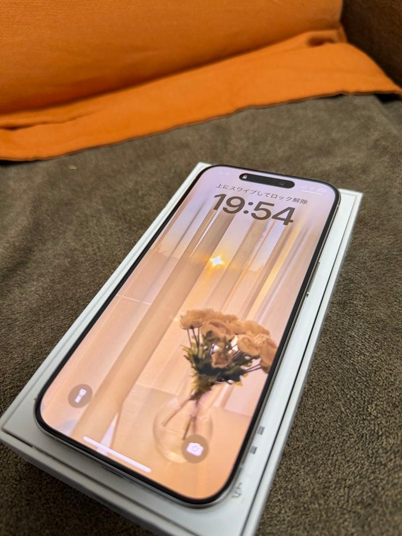 SIMフリー iPhone 15 Pro 256GB ホワイトチタニウム 美品