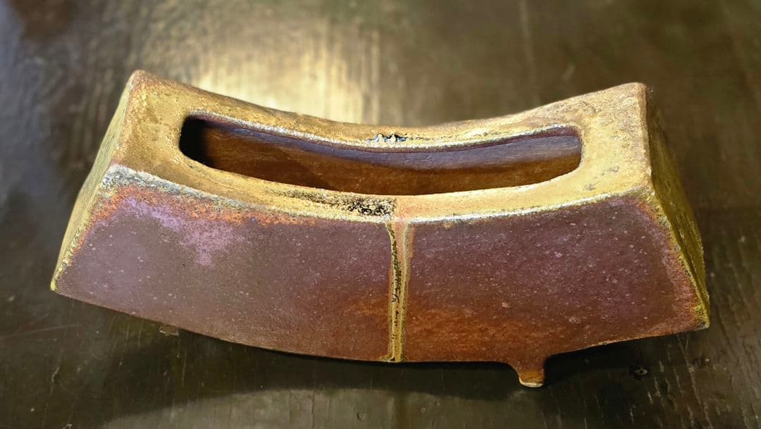 弓形陶器花入れ 横長さ34cm