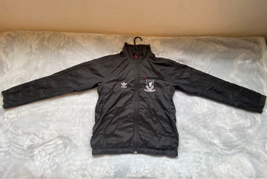 希少　adidas. リバプール　刺繍入りウインドブレーカー