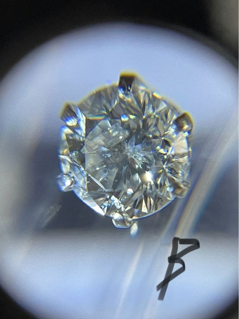 ダイヤピアス1.047ctと1.013ct