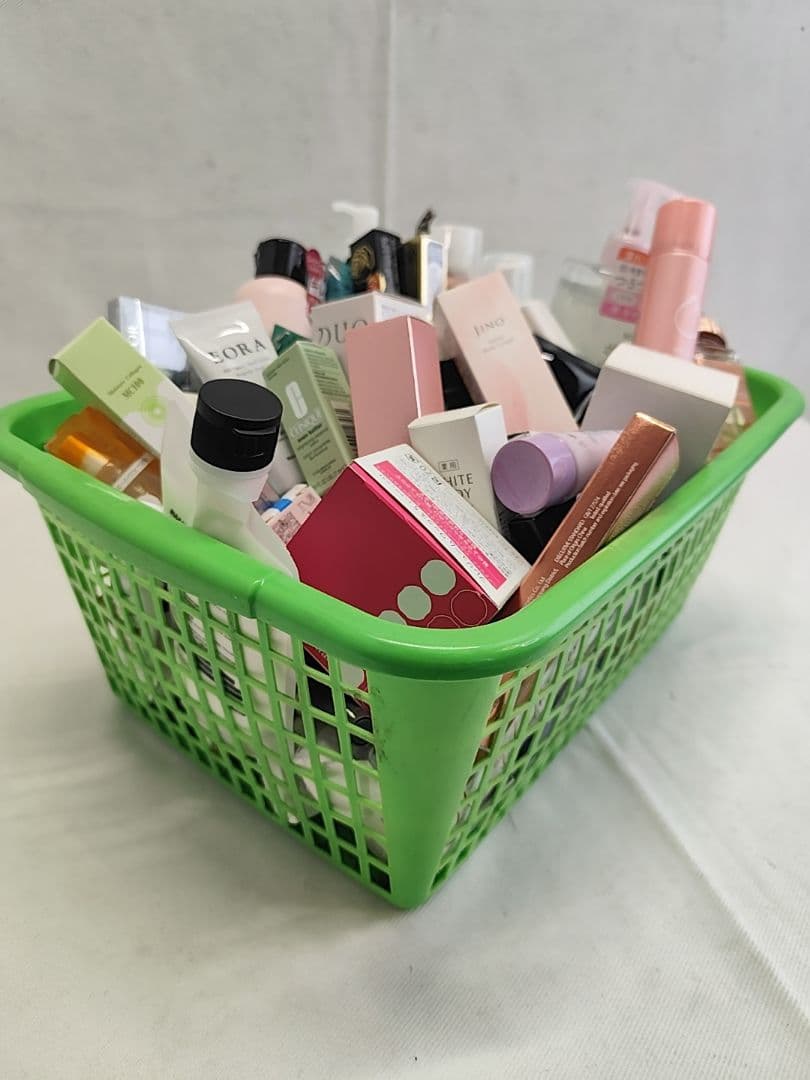 新品未使用　化粧品など大量まとめ売り（基礎化粧 スキンケアヘアケアコスメその他）