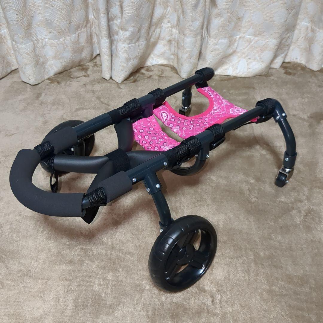 ワンちゃん4輪　M.ダックス等　リハビリ　食事補助　犬用車椅子　介護　犬の歩行器