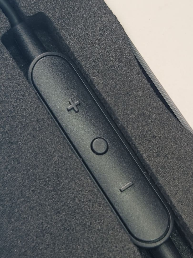 Shure AONIC４SE42HYBK＋UNI‐A