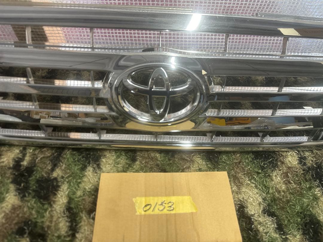 ランドクルーザー100フロントグリル　HDJ101K　ラジエーターグリル