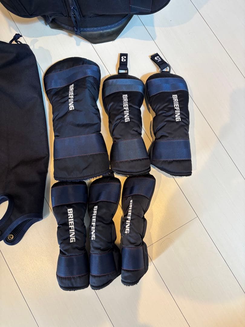 美品　ブリーフィング　スタンド　キャディバック　ヘッドカバー付