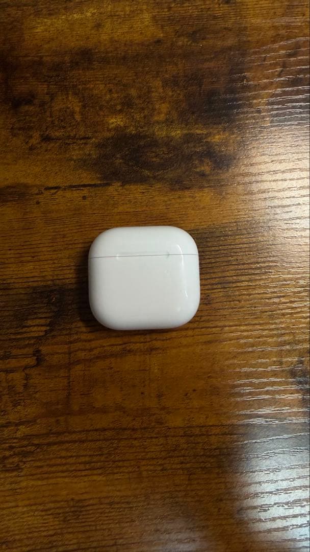 AirPods4本体 ホワイト　ノイズキャンセル機能無し