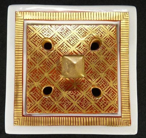 九谷焼　金襴手　角香炉　四方香炉　 山岸政明　共箱　石川県無形文化財 2004