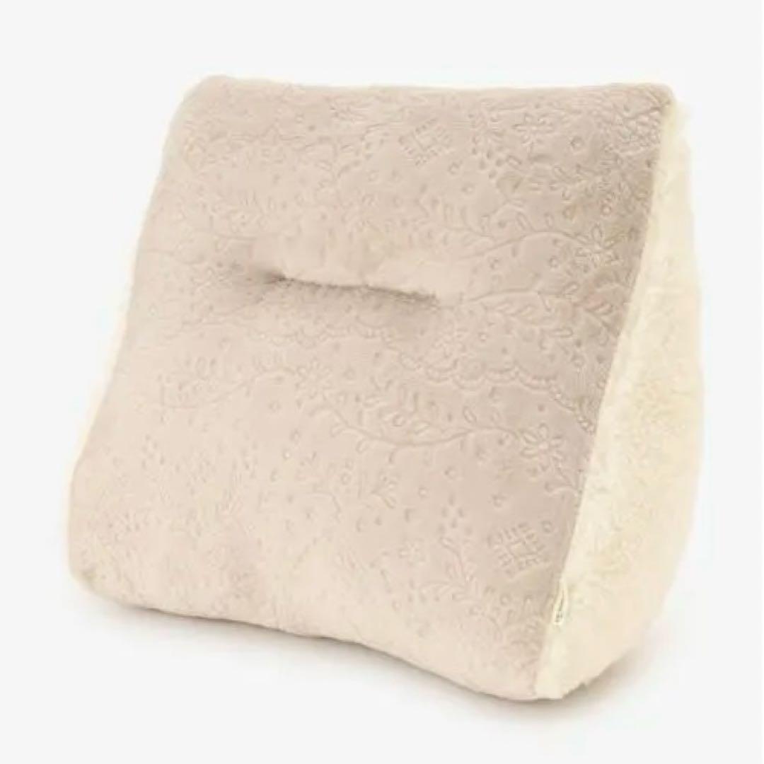 アフタヌーンティーリビング リラックスクッション３つセット ピンク２ベージュ１