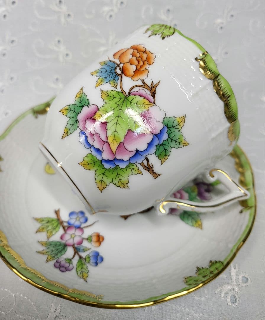 美品✨ヘレンド ヴィクトリアブーケ カップ&ソーサー 花 蝶 コーヒー