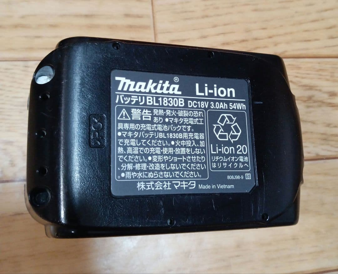 マキタ18V充電式クリーナーCL180FD純正バッテリー、急速充電器、スタンド付