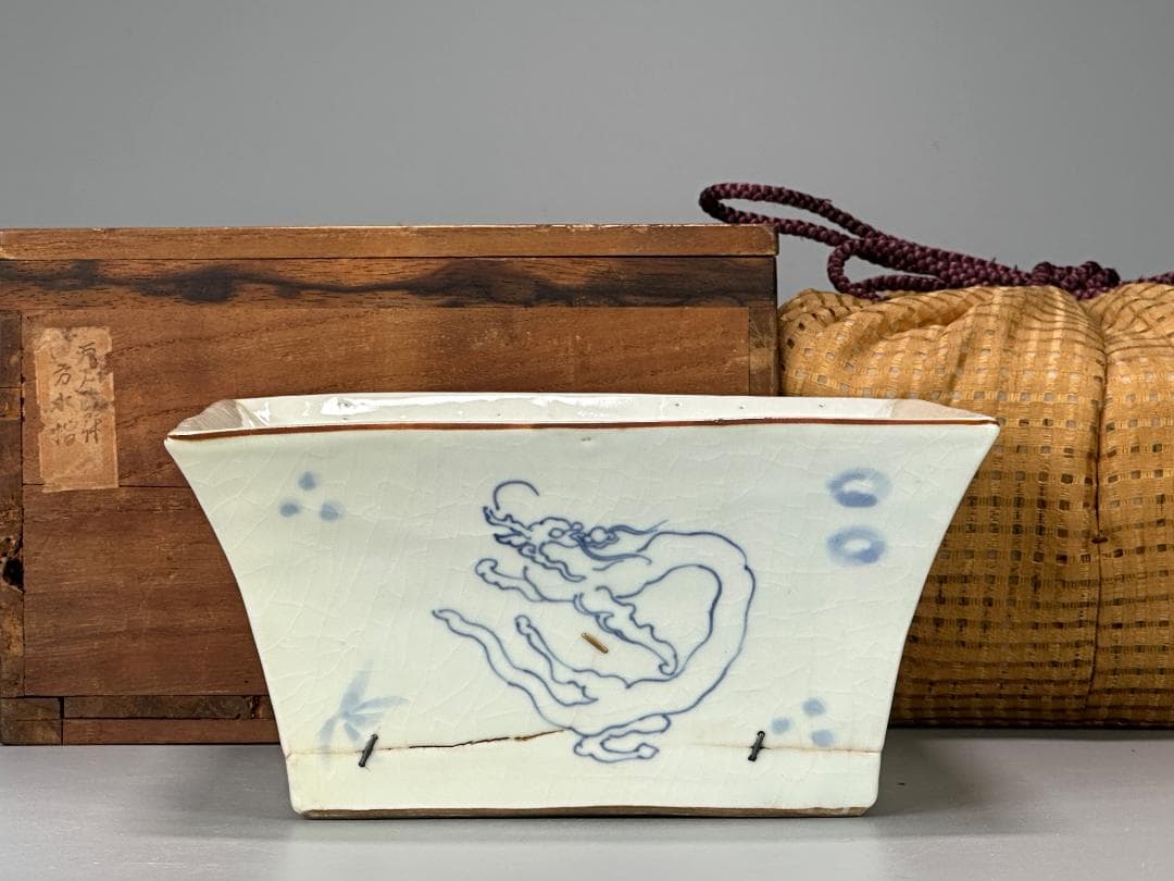 茶道具　白磁　青花龍文　方水指　茶器　大明嘉靖年製　時代供箱付　時代　古物保証