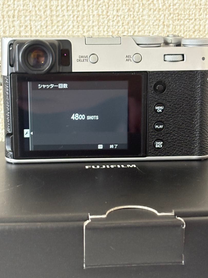 FUJIFILM X100V シルバー【ショット数4,800回・付属品多数】