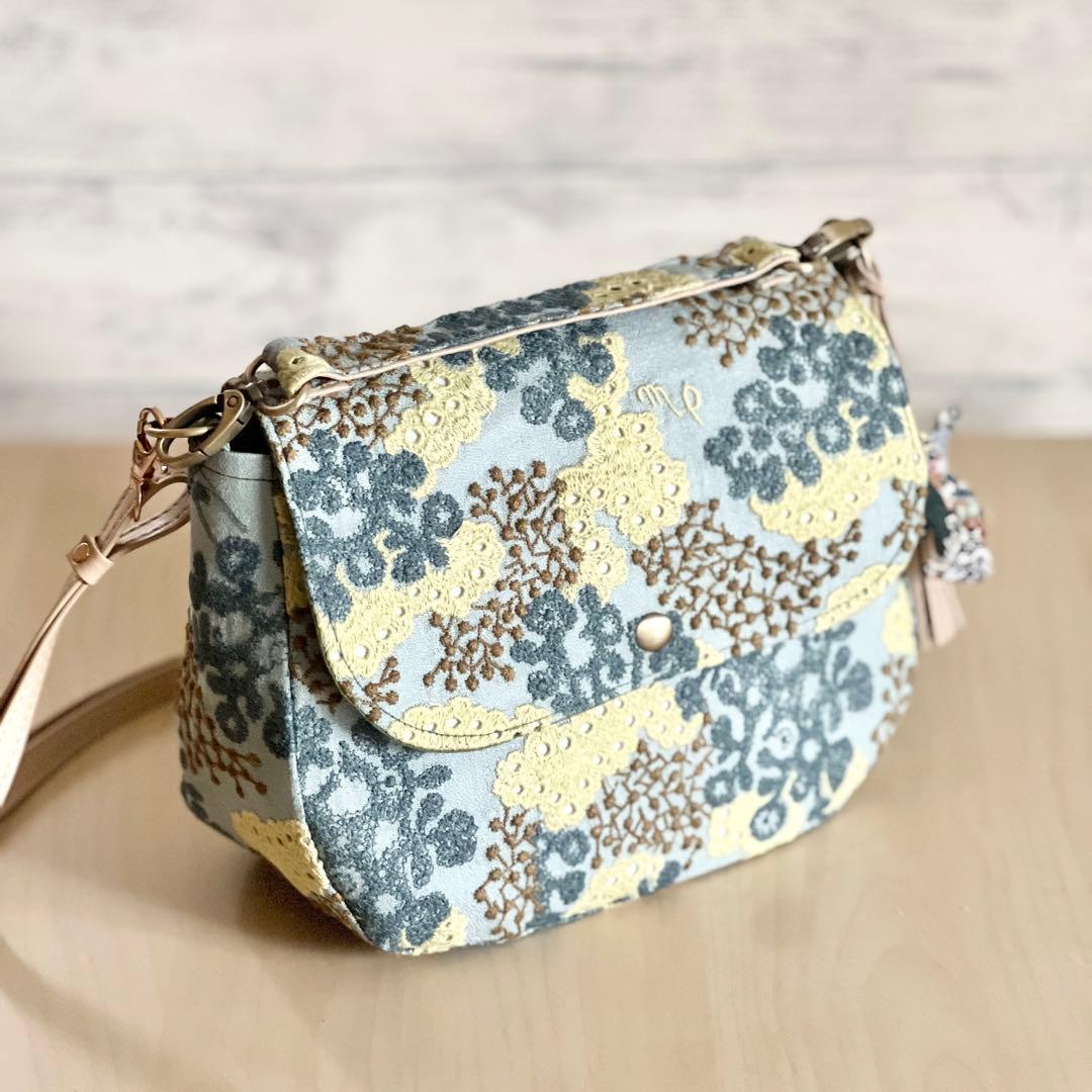 ミナペルホネン コロンとしたショルダーバッグMB504-051