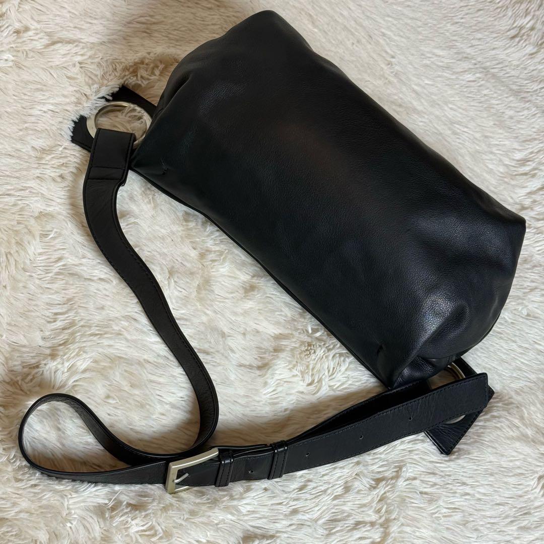 極美 カワカワ kawa-kawa レザー ボディバッグ 斜めがけ 肩掛け 金具