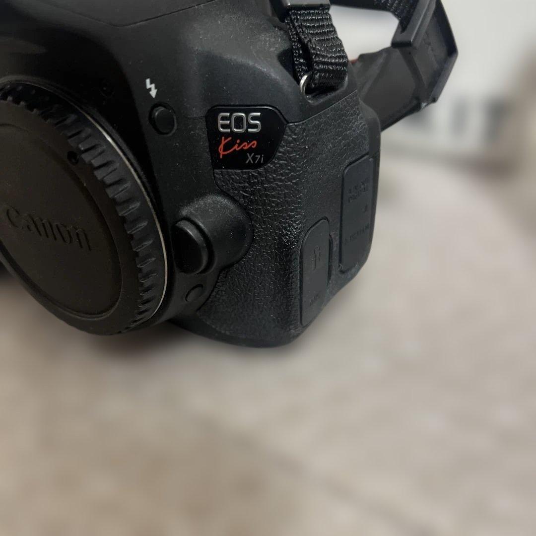 一眼レフ　Canon EOS kiss X7i ダブルズームキット