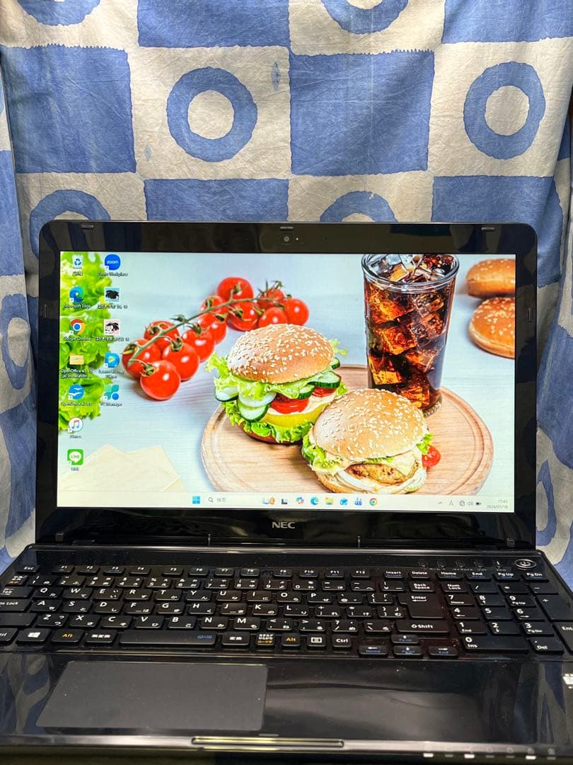 爆速SSD512G&メモリ16G☆i7☆大人な黒♪ブルーレイ&カメラ！Win11