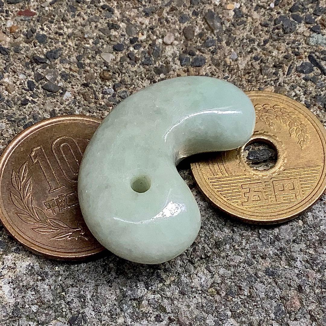 ⭕️摩訶不思議な運気上昇の縁起物‼️　糸魚川翡翠ジェダイト勾玉　鑑別書付　極上品‼️