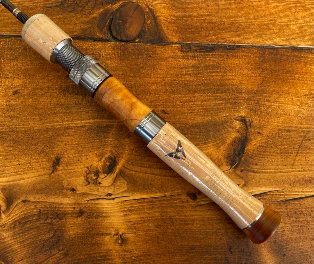 トラウトロッド　ウッドリールシート　渓流釣り　源流　天然木　スピニング　山女魚
