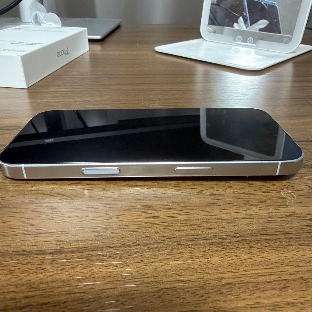 美品　Apple iPhone 16Pro本体　ホワイト