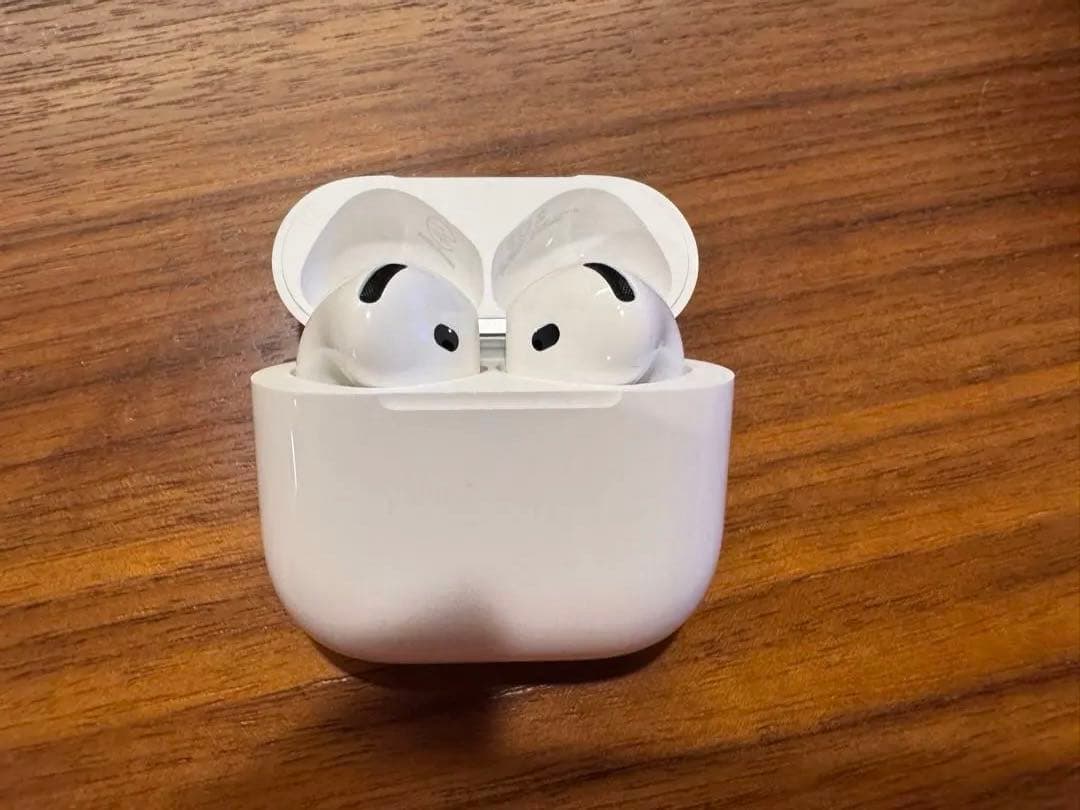 Apple AirPods4 ノイズキャンセリング機能付き　おまけ付き
