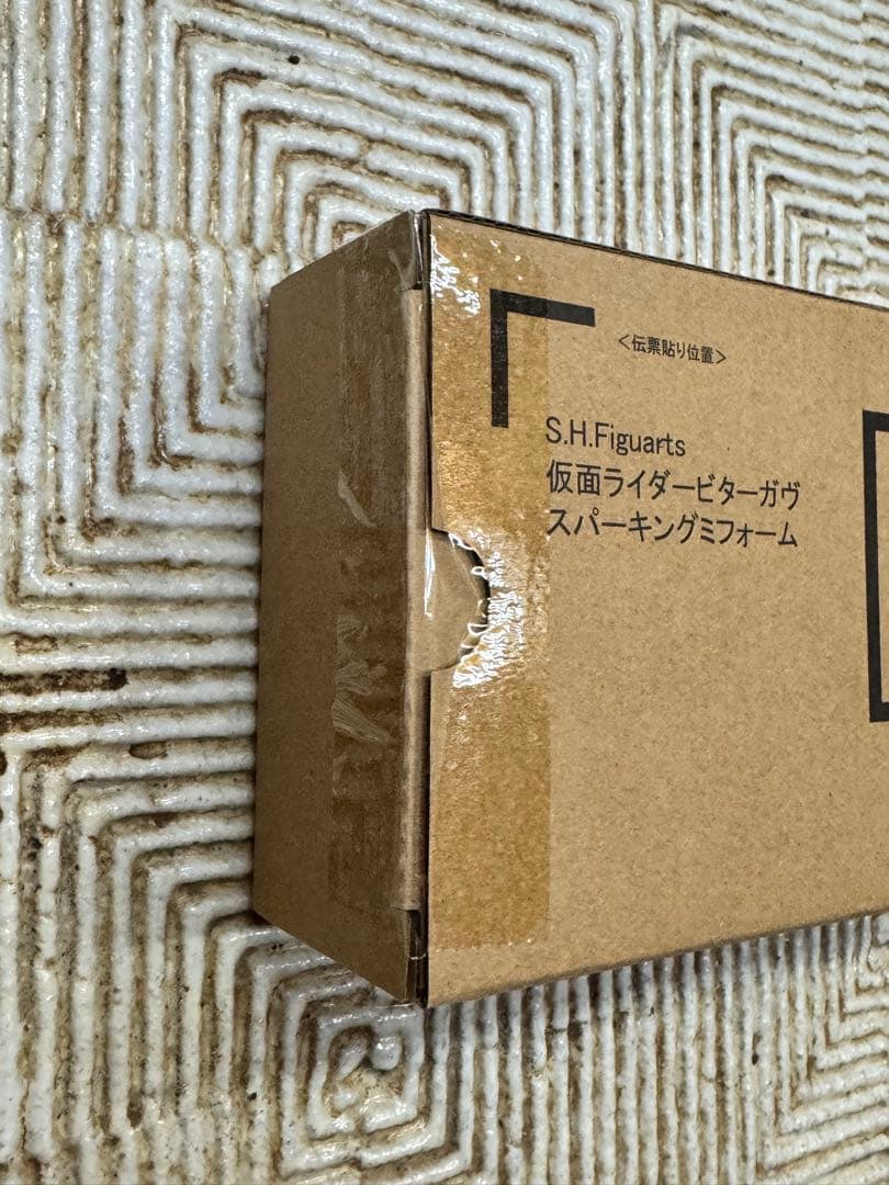 S.Hフィギュアーツ 仮面ライダービターガヴ スパーキングミフォーム