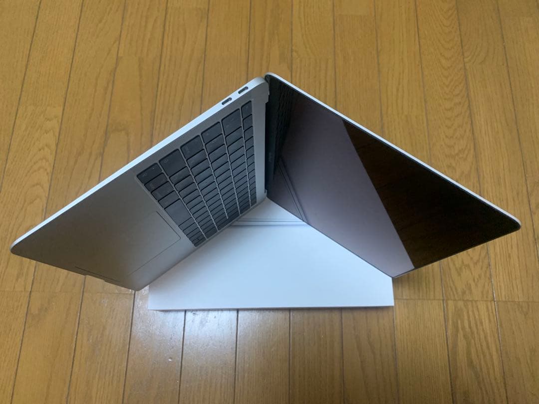 MacBookAir2018モデル128GBシルバー 充電器箱付充放電172回