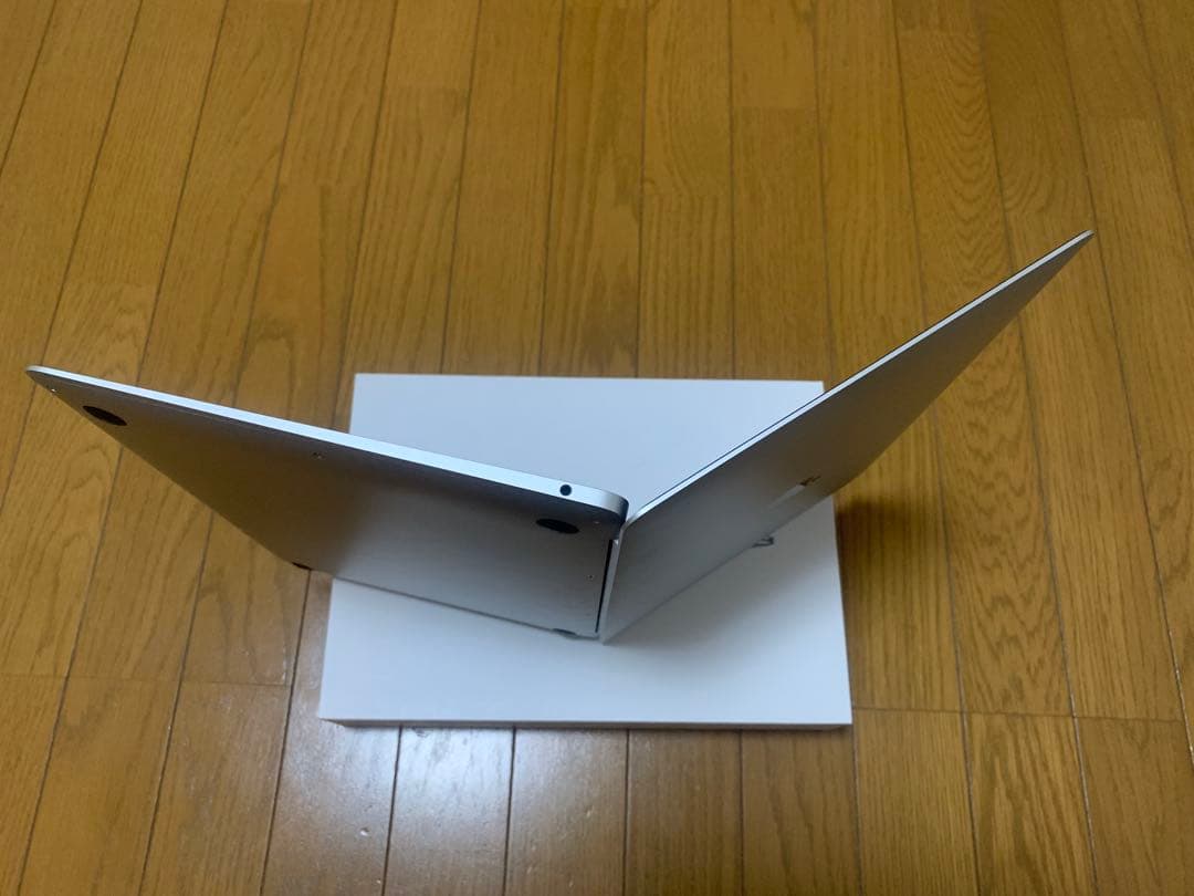 MacBookAir2018モデル128GBシルバー 充電器箱付充放電172回
