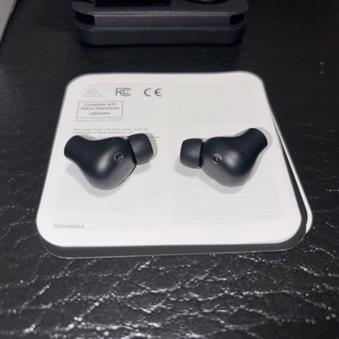 美品　Apple Beats Studio Buds + ブラックゴールド