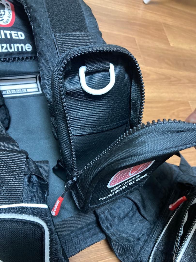 MAZUME EXTRACOMPLEXブラックライフジャケットロッドホルダー付き