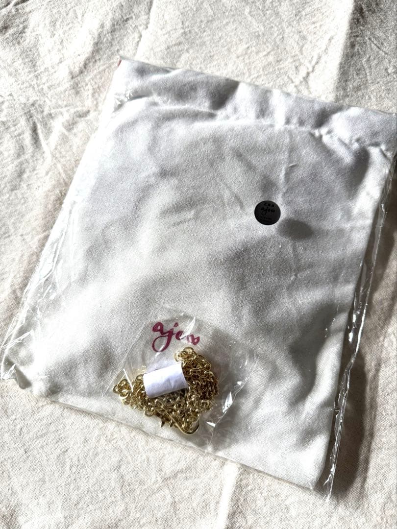 新品 ［ELLE］iPhone16スマホケース正規品エル （ajew）ハート型