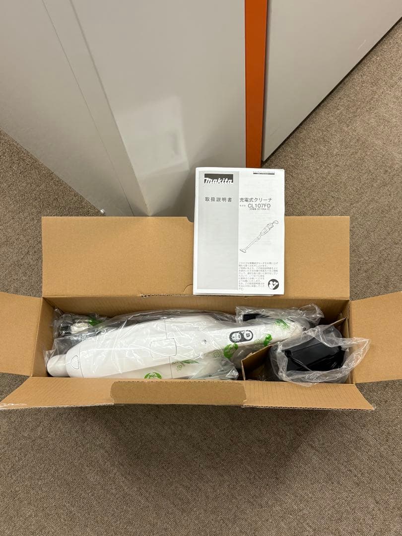 極美品 Makita マキタ CL107FDSHW コードレス掃除機 サイクロン