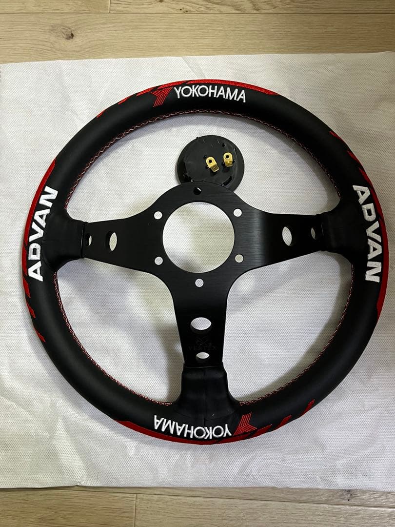 未使用【YOKOHAMA ADVAN VERTEX】ステアリング320mmレザー