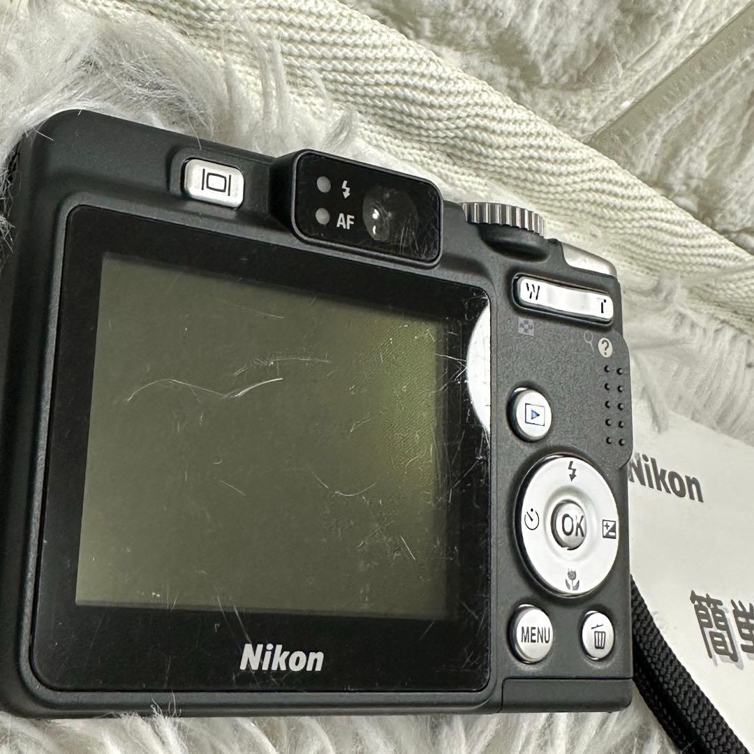 Nikon COOLPIX P50 8.1MP コンパクトデジタルカメラ