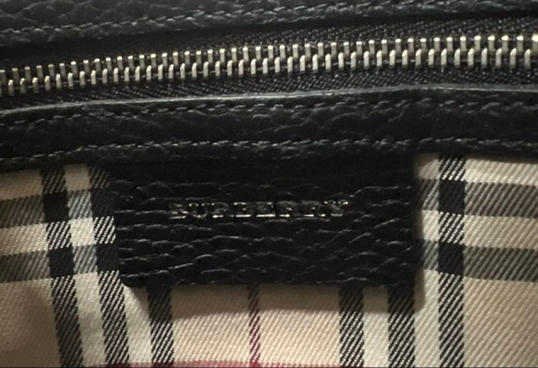 美品　バーバリー　ショルダーバッグ　斜め掛け　レザー　ブラック　レディース